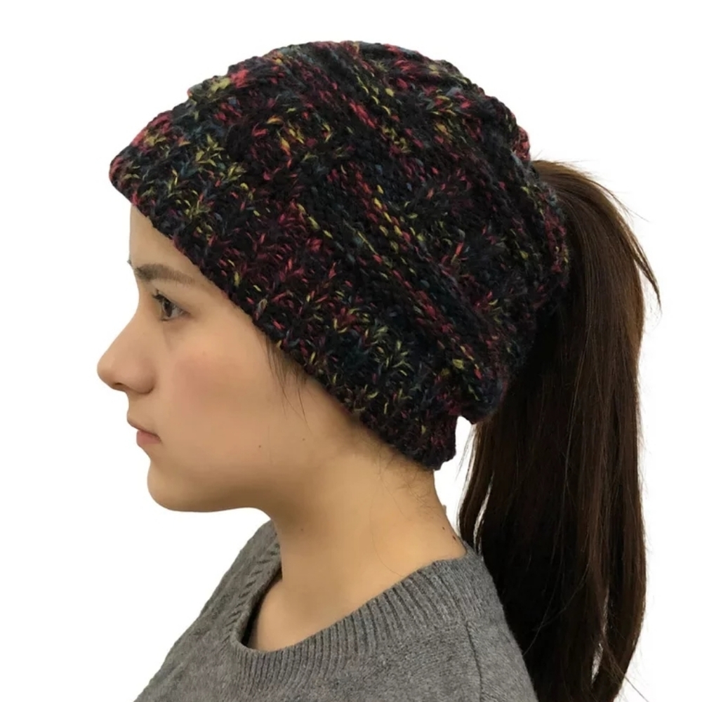 PonyTail Knit Beanie -black rainbow splice